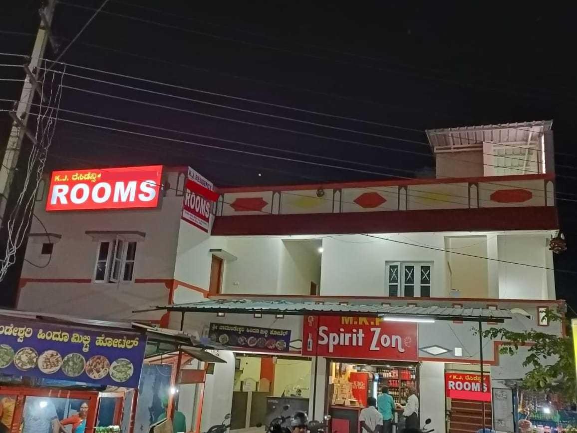 Hotel Oyo 8206 K J Residency Mysore Esterno foto